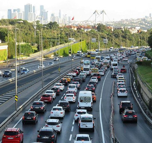 Son dakika: İstanbul'da bayram tatili sonrası trafik yoğunluğu yüzde 30'lara ulaştı