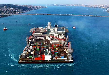 Son Dakika: Dev Gemi İstanbul Boğazı'ndan Geçti