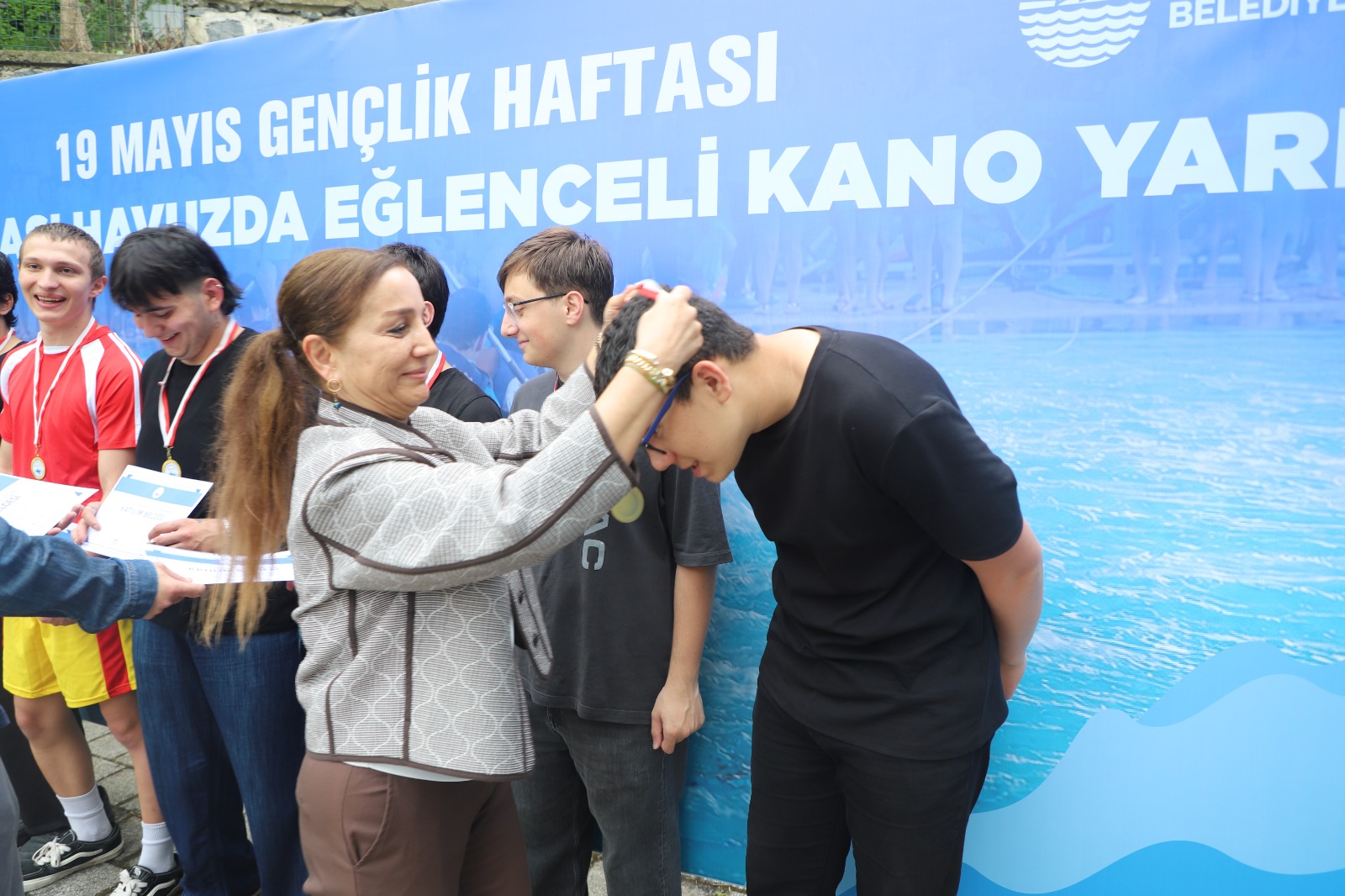 19 MAYIS COŞKUSU </br>SARIYER’DE </br>KANO YARIŞLARIYLA TAÇLANDI