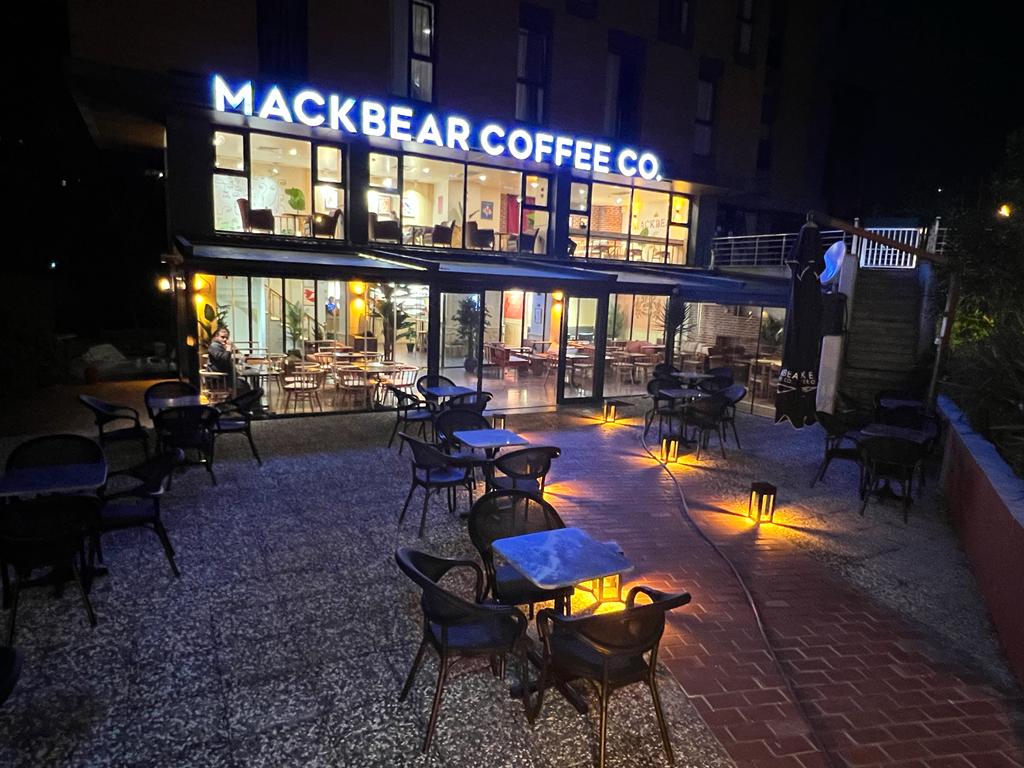 MACKBEAR COFFEE’DEN </br>ZEKERİYAKÖY’DE </br>GÖRKEMLİ AÇILIŞ!