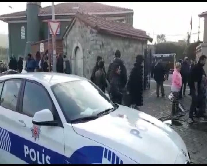 Kavga Ettiği Babasını Camide Vurdu