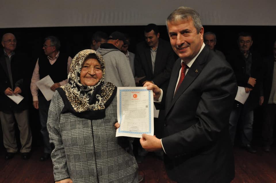 Şükrü Genç'in 10 Yıldır Kandırdığı Halka, Salih Bayraktar Tapu Dağıtıyor!