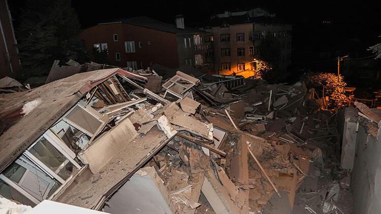 Sarıyer Bahçeköy'de 11 Katlı Boş Bina Çöktü