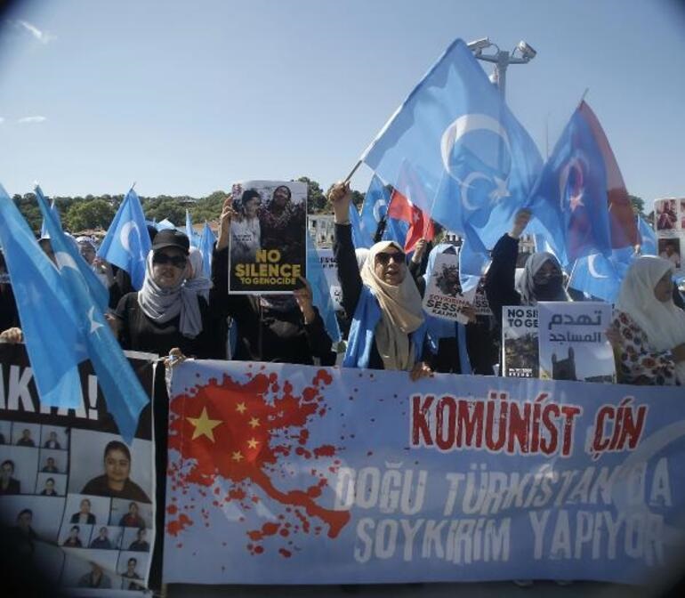 Sarıyer'de Urumçi katliamı protestosu