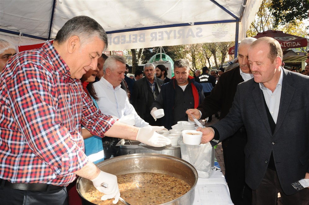 Başkan Genç, Ayazağalılara aşure dağıttı