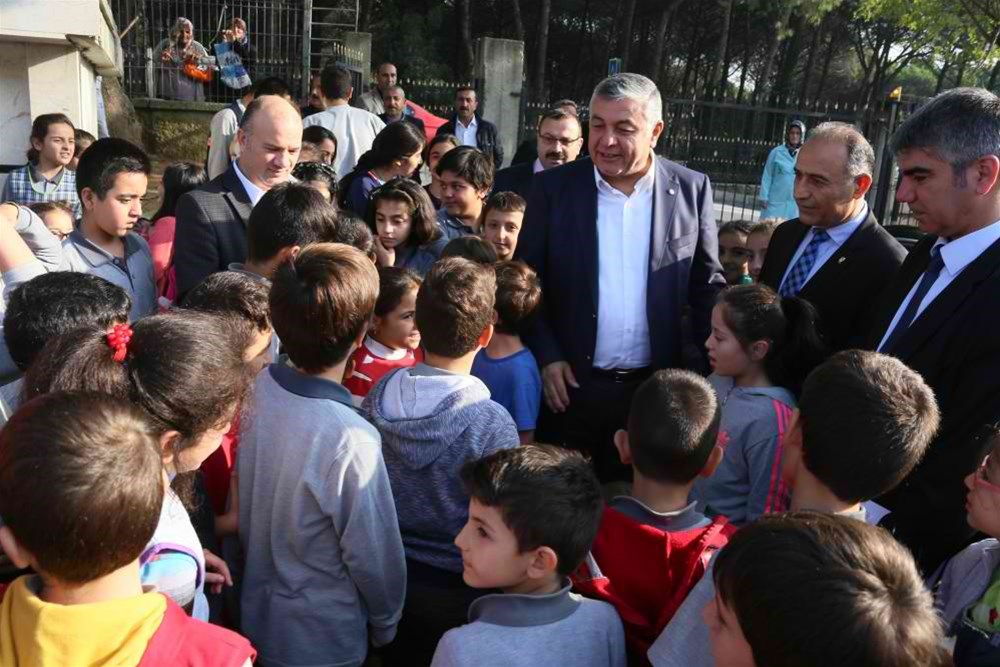 OKULLAR YENİLENDİ, ÖĞRENCİLERİN YÜZÜ GÜLDÜ