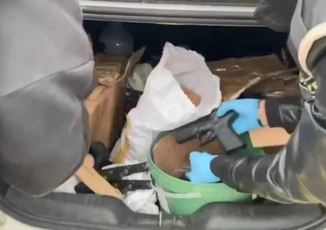 SARIYER’DE OLAYLAR BİTMİYOR!!! </br>SİLAH KAÇAKÇILARI </br>TİCARİ TAKSİDE  ENSELENDİ!!!