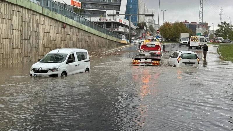 İSTANBUL'DA </br>PERŞEMBE GÜNÜ </br>OKULLAR TATİL EDİLDİ