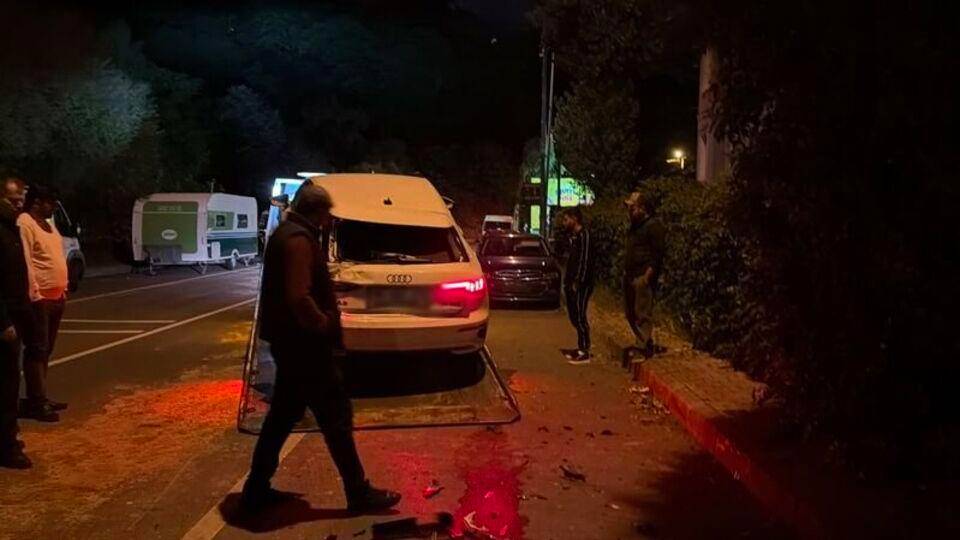 SARIYER'DE OTOMOBİL </BR>PARK HALİNDEKİ 6 ARACA ÇARPTI! </BR>3 YARALI