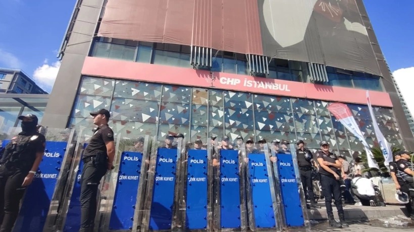 CHP'DE YENİ PARTİ İSTİFALARI: </br>İSTANBUL İL YÖNETİMİ VE </br>36 İLÇE BAŞKANI İSTİFA ETTİ