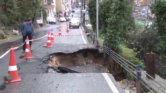 Rumeli Kavağı'nda Yol Çöktü