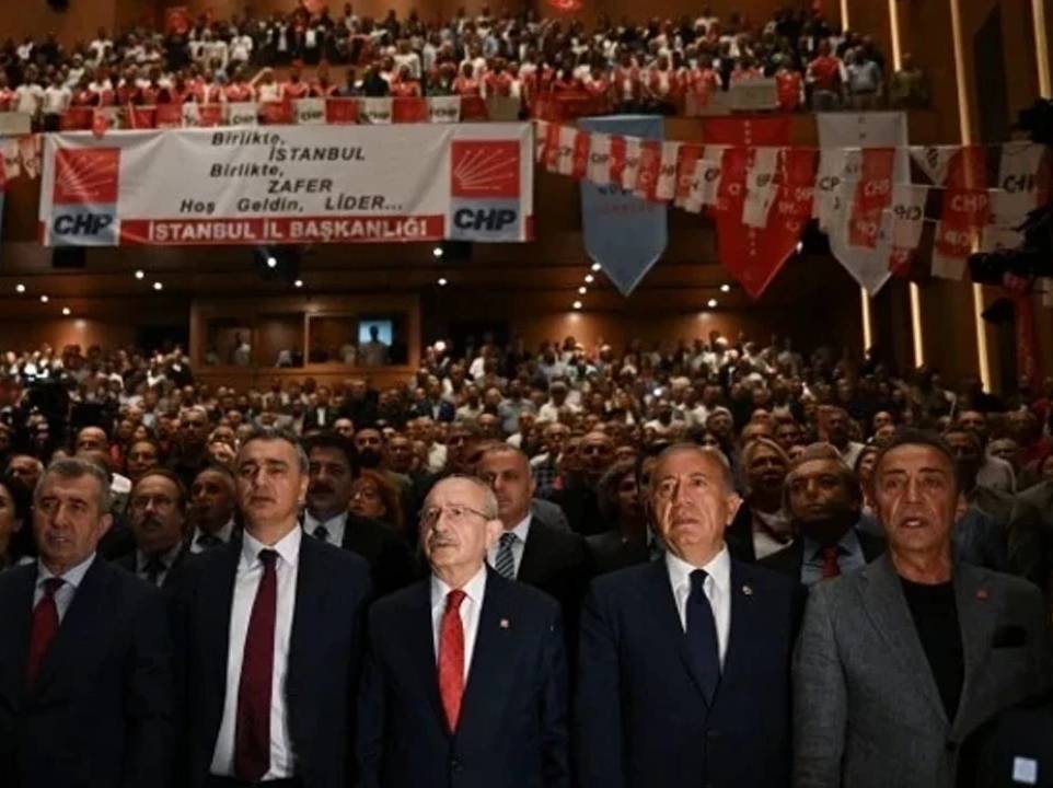 KILIÇDAROĞLU  </br>950 LİRAYA TUTTUĞU FİGÜRANLAR İLE </br>SARIYER’DE ŞOVA KALKIŞTI!!! </br>GERÇEK ORTAYA ÇIKINCA  </br>REZİL RÜSVA OLDU!!!