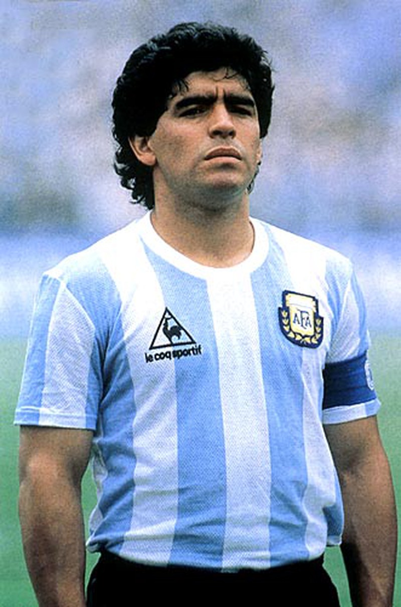 DİEGO ARMANDO MARADONA </br>HAYATINI KAYBETTİ