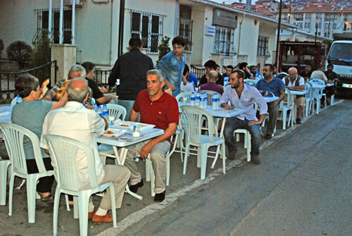 ÇAYIRBAŞI GENÇLİĞİNDEN İFTAR