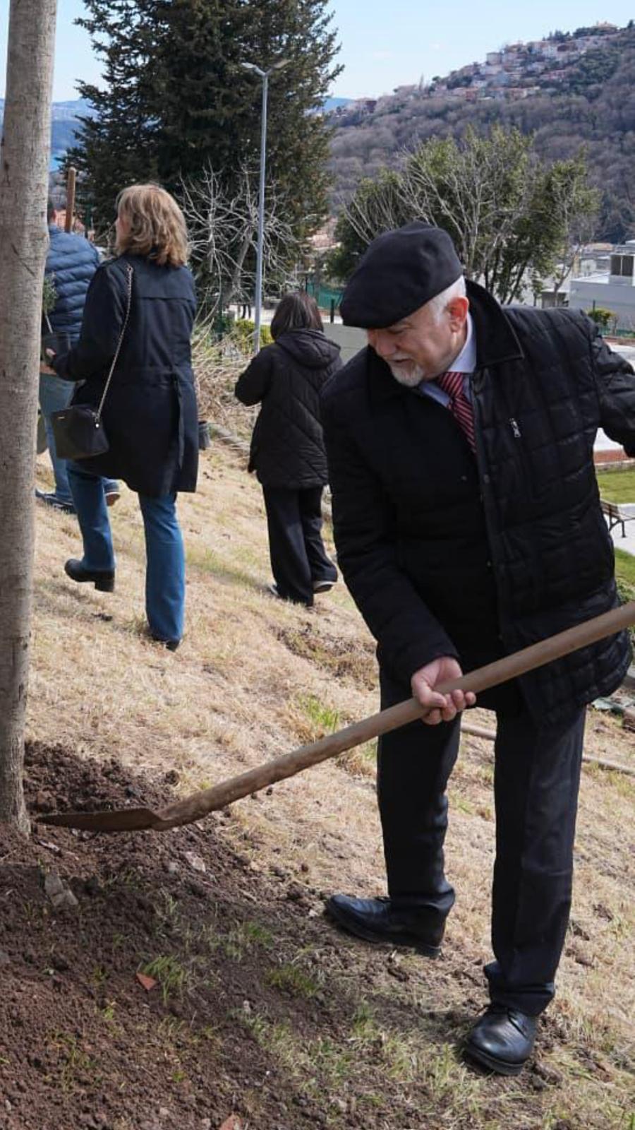 OKTAY AKSU: </br>ÇOCUKLAR DOĞAYLA BAĞ KURMALI