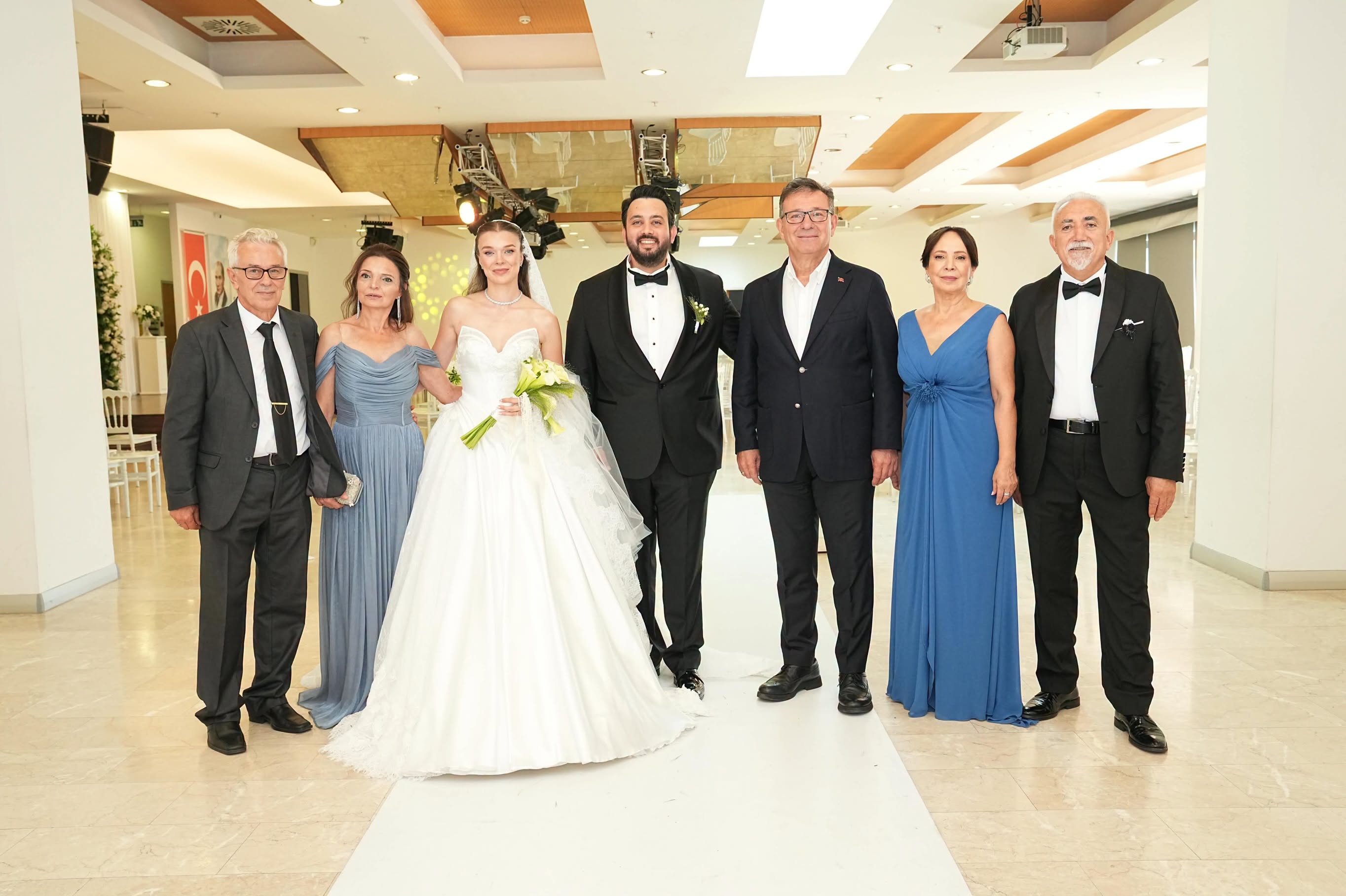 CANDAŞ COŞKUN İLE  ZEYNEP TERZİ  </br>DÜNYA EVİNE GİRDİ