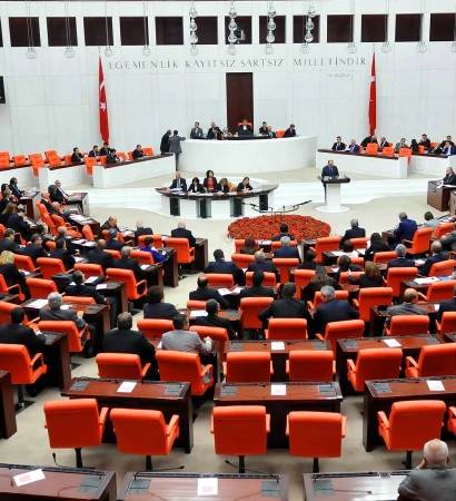 ŞEHİT ANNE VE BABALARINA </br>ASGARİ ÜCRET GÜVENCESİ: </br>GAZİLERE YENİ HAKLAR