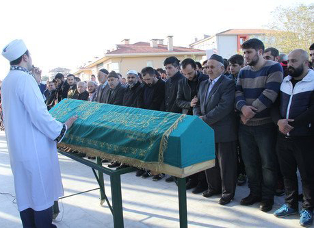 Huber Köşkü Önünde Kendini Vuran Genç Son Yolculuğuna Uğurlandı