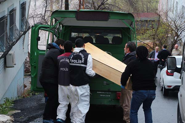 Sarıyer'de Dehşet: Babasını Öldürdü