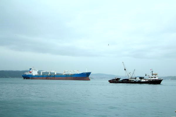 Karadeniz'deki Kötü Hava Koşulları Boğaz Trafiğini Aksattı