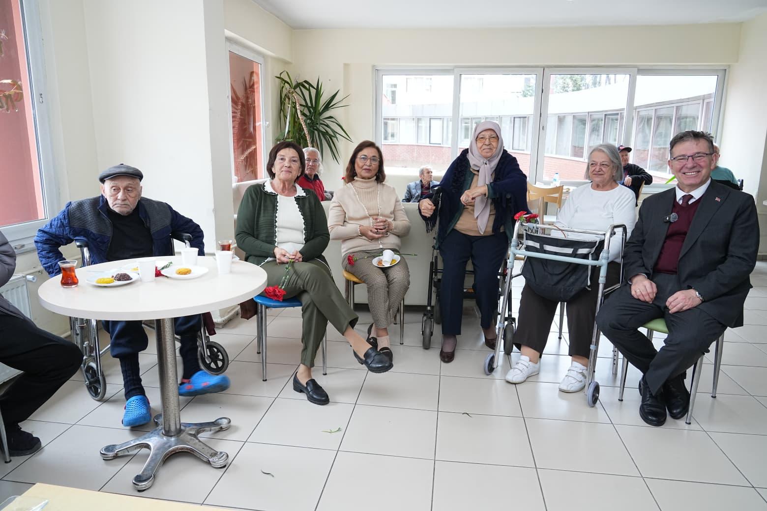 BAŞKAN AKSU, YAŞ ALMIŞ KOMŞULARINI </br>ZİYARET ETTİ