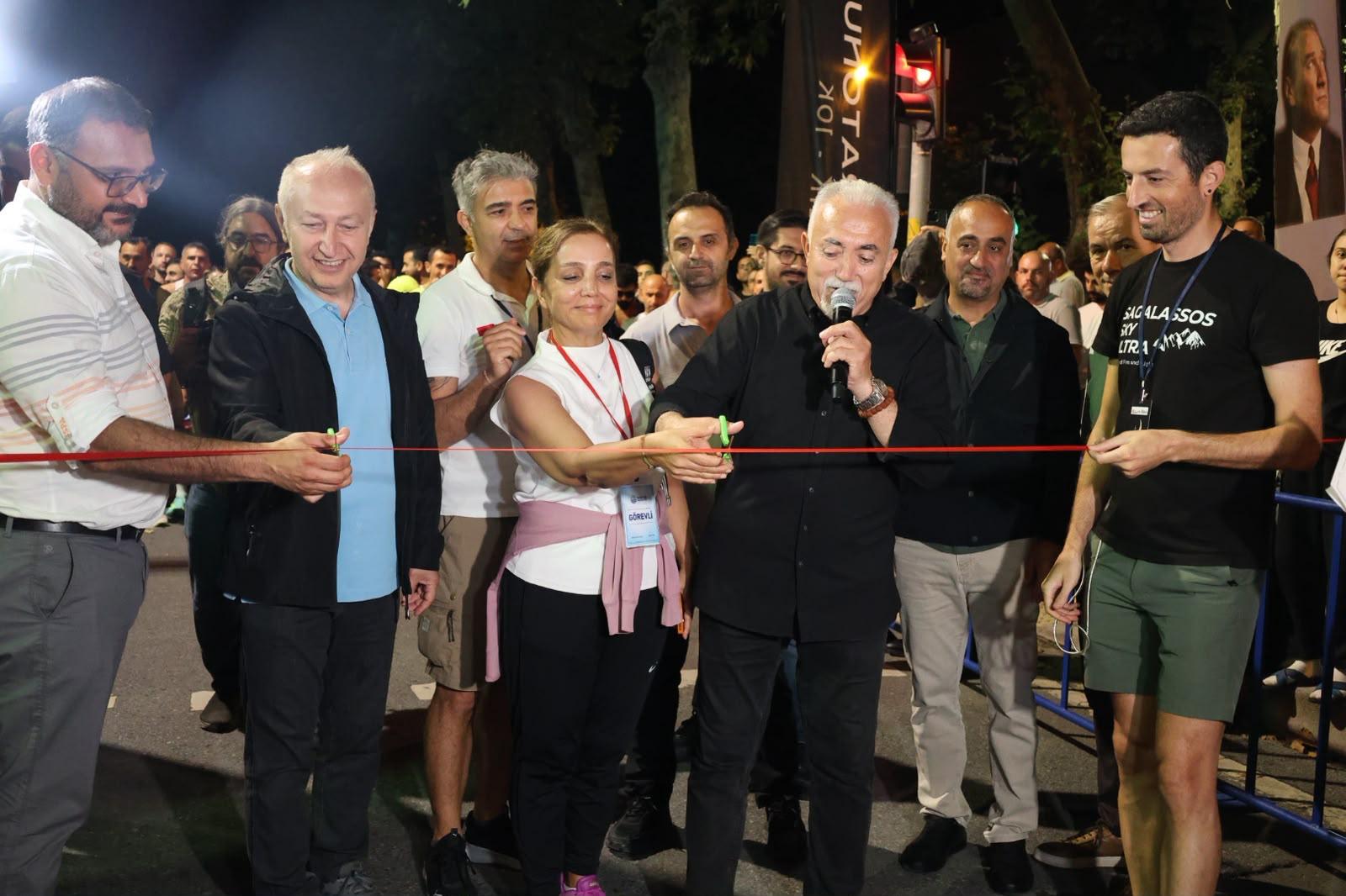 SARIYER’DE TÜRKİYE’NİN </br>İLK GECE MARATONU KOŞULDU
