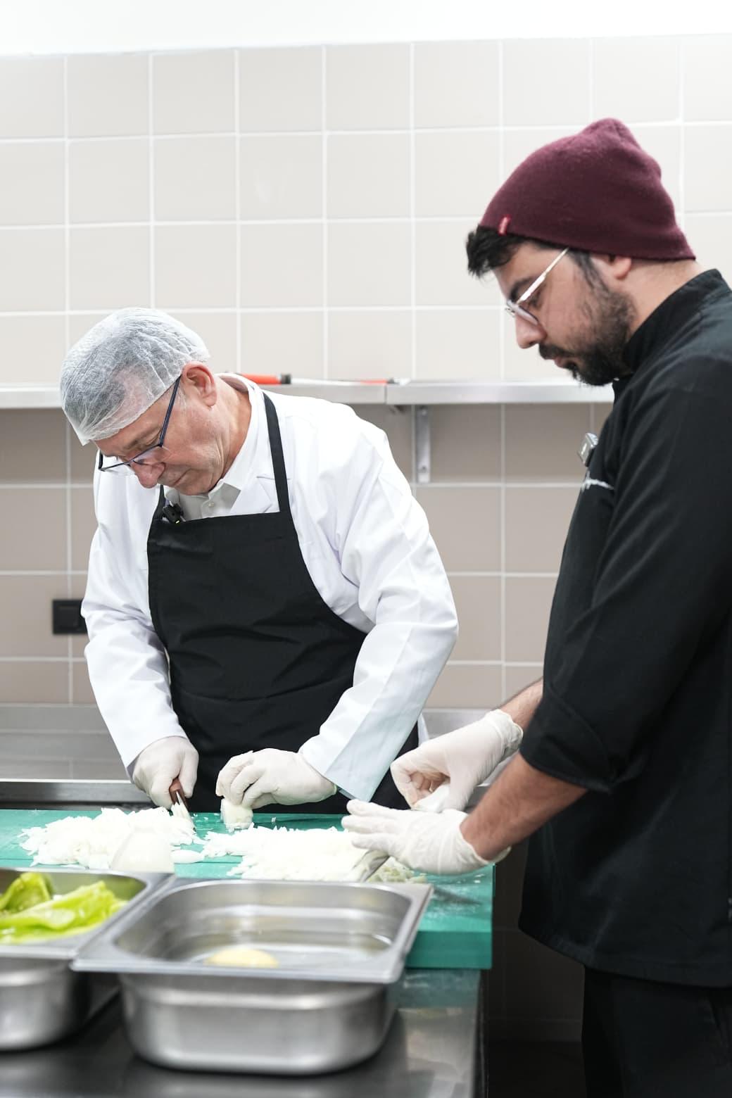 BAŞKAN AKSU </br>MASTERCHEF ŞAMPİYONLARI İLE </br>İFTAR YEMEĞİ HAZIRLADI
