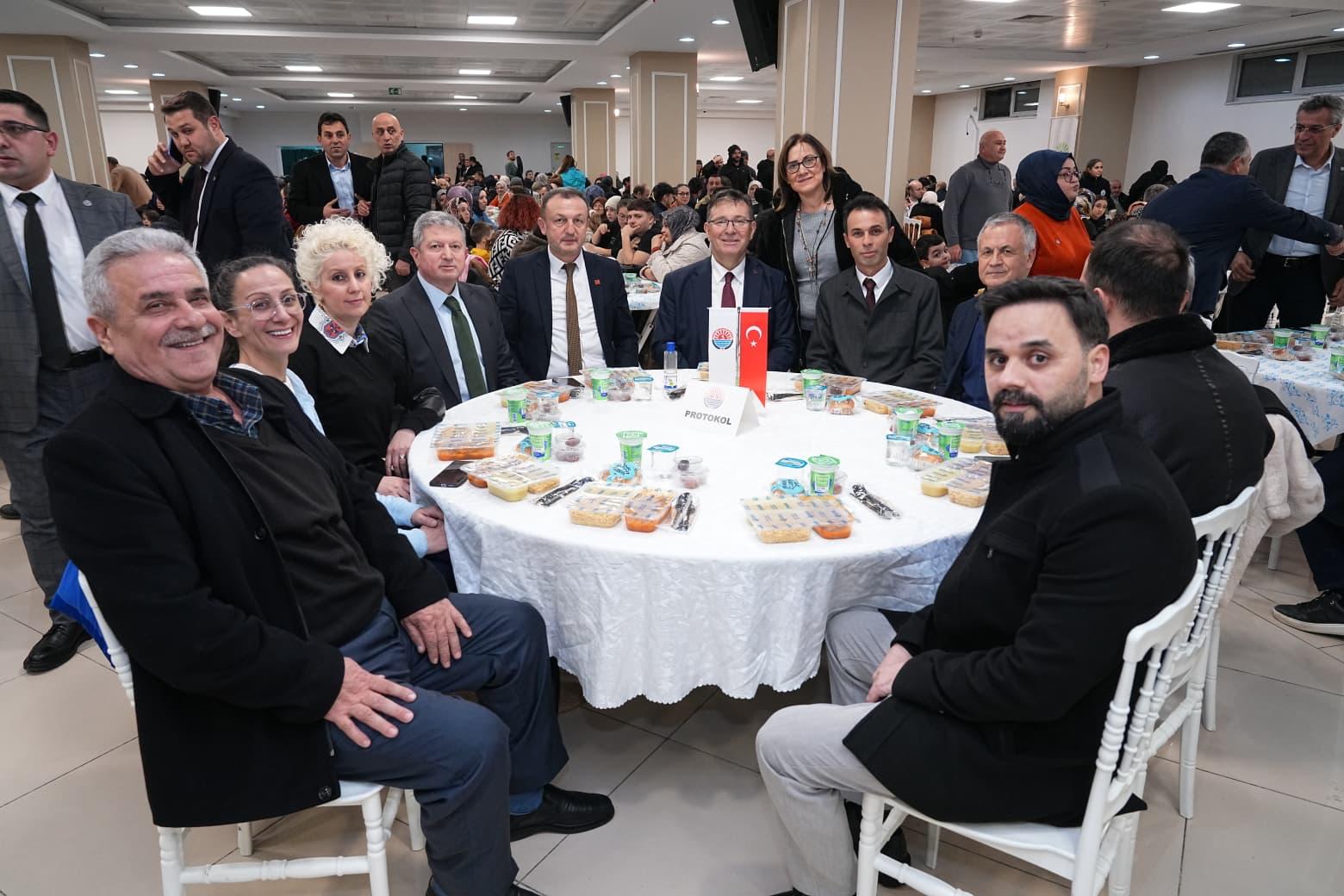 BAŞKAN AKSU </br>SİVASLI VE SAMSUNLU KOMŞULARIYLA </br>İFTAR SOFRASINDA BULUŞTU