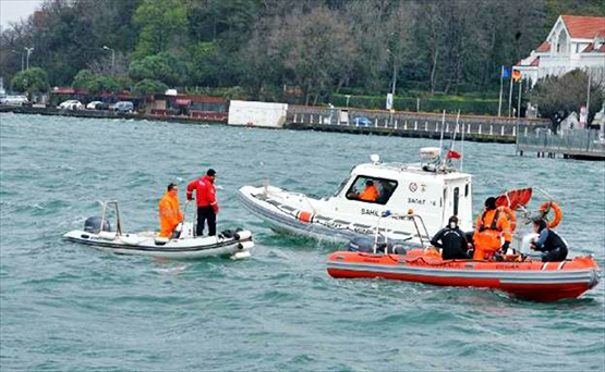 Tarabya'da Otomobil Denize Uçtu