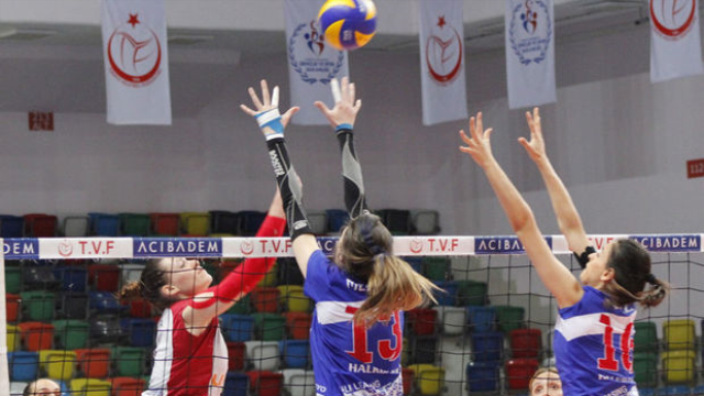 Halkbank: 3 - Sarıyer Belediyespor: 1