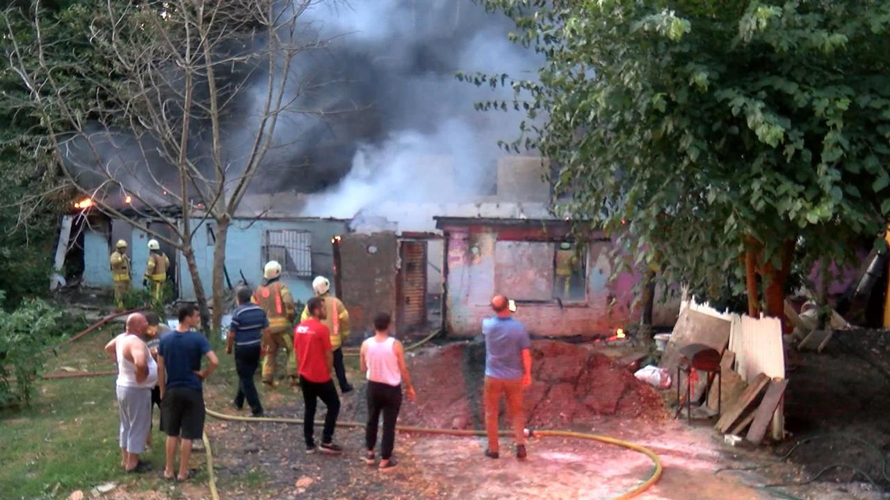 SARIYER'DE CAN PAZARI </br>İKİ GECEKONDU KÜL OLDU!!! </br>KUNDAKLAMA İDDİASI...