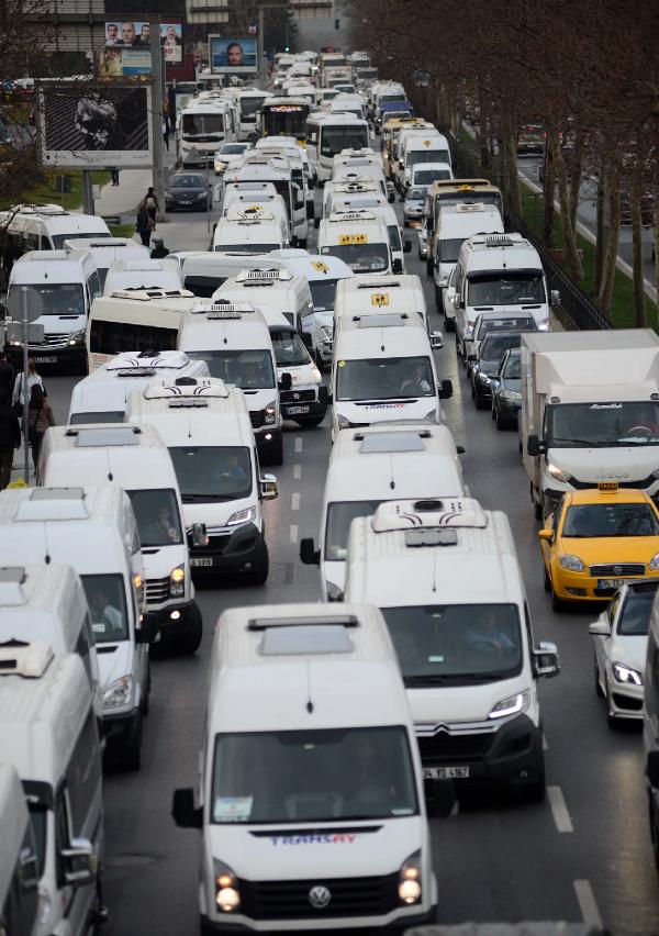 Maslak'ta Bitmeyen Trafik Çilesinin Nedeni Servisler