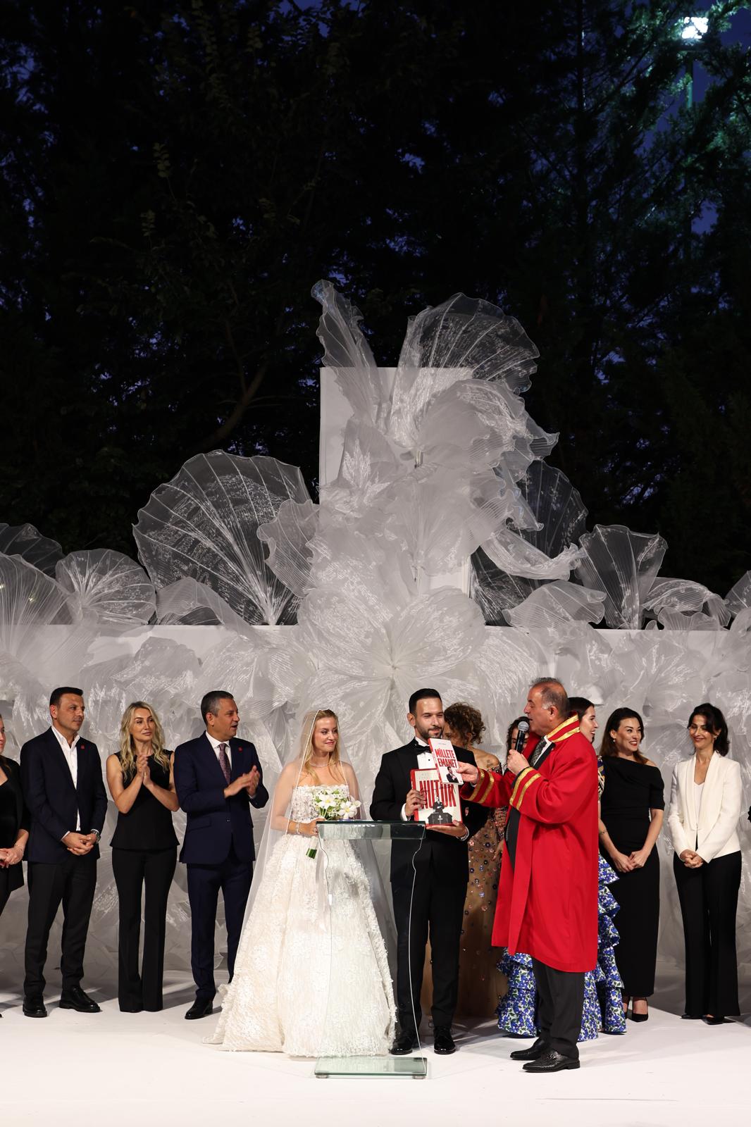 GÖKAN ZEYBEK'İN OĞLU </br>KORUPARK İSTANBUL'DA </br>DÜNYA EVİNE GİRDİ
